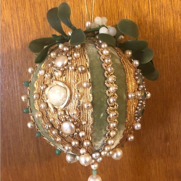 Handmade Mistletoe Kissing Ball - Picture 1 of 6